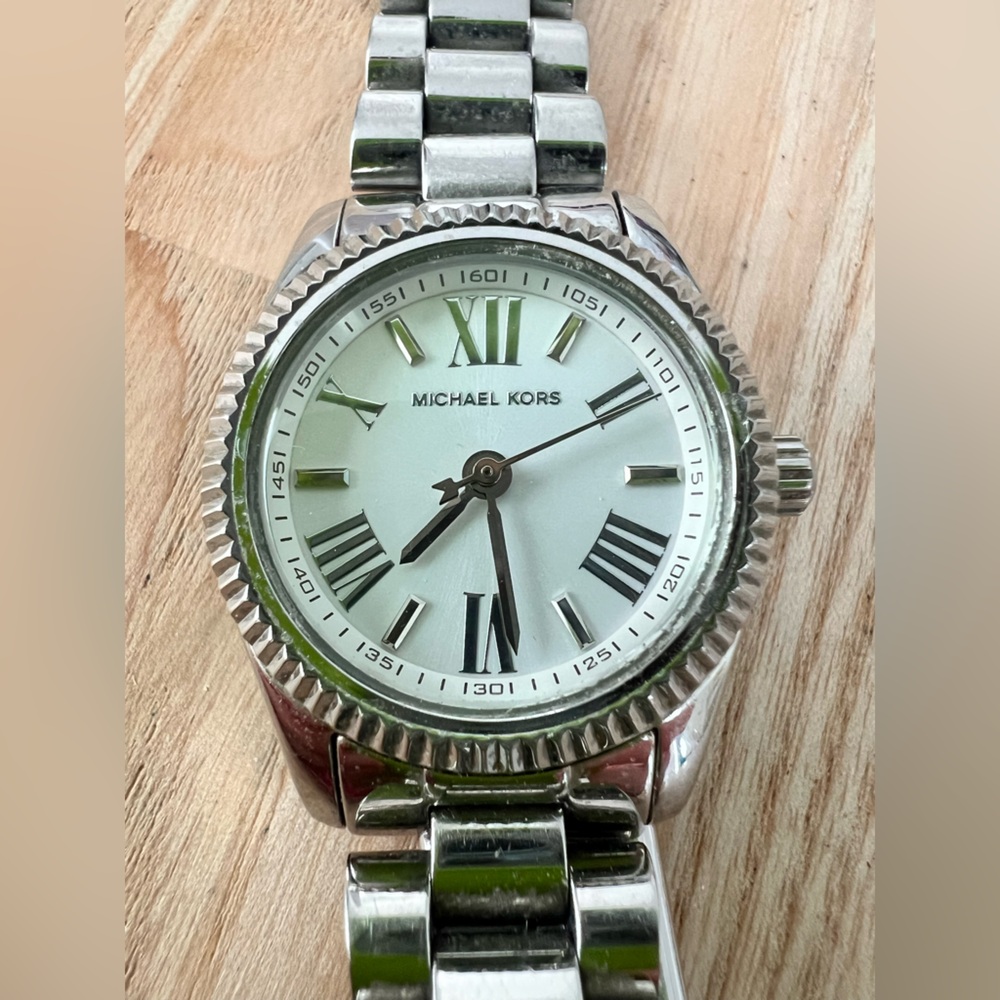 Michael Kors ladies Lexington mini silver tone dress watch NEW BATTERY